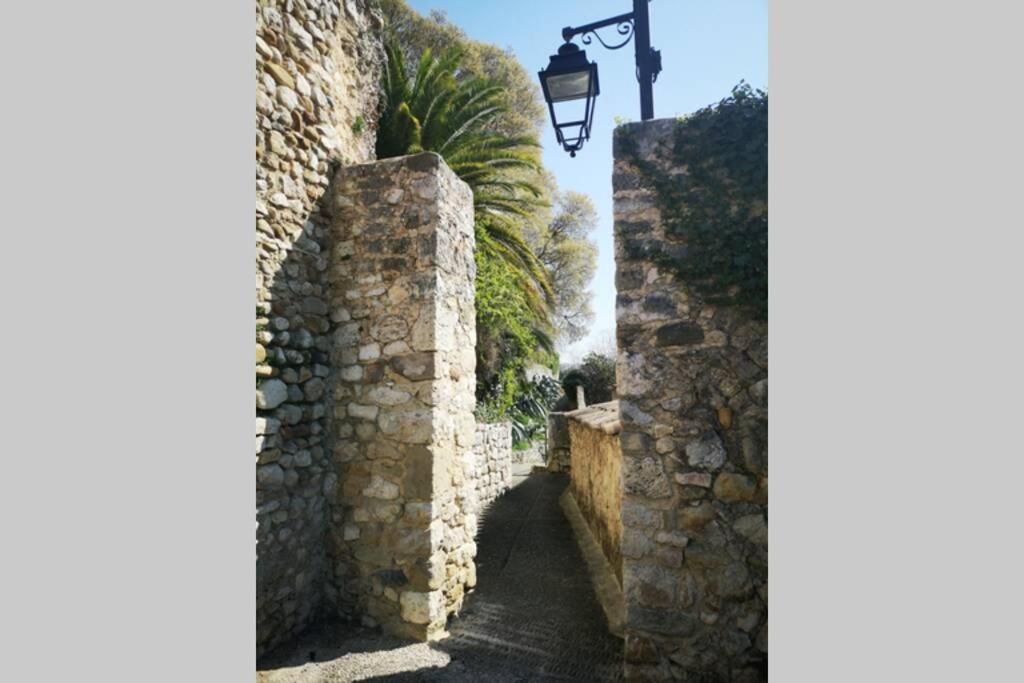 Maison De Village Meublee Avec Terrasse Donzere Exterior photo
